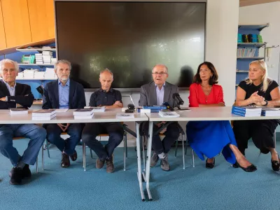 Ljubljana, Center za raziskovanje javnega mnenja FDV.Novinarska konferenca Akademije znanosti za trajnostni razvoj Slovenije (AZTRS) ob napovedanih namerah vlade glede ukinitve akademije