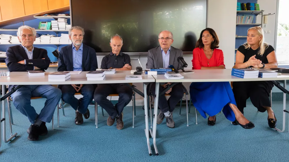 Ljubljana, Center za raziskovanje javnega mnenja FDV.Novinarska konferenca Akademije znanosti za trajnostni razvoj Slovenije (AZTRS) ob napovedanih namerah vlade glede ukinitve akademije