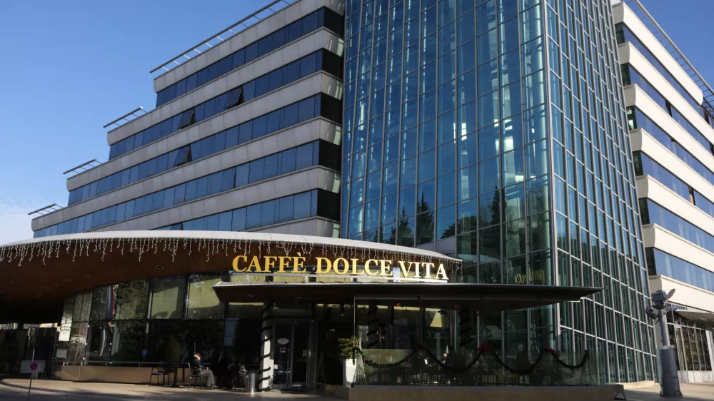 kavarna Caffe Dolce Vita- 08.12.2016 - HIt Casino Perla Nova Gorica - igralni&scaron;ko-zabavi&scaron;čni center - igralni&scaron;tvo - igralnica   //FOTO: Luka Cjuha. .