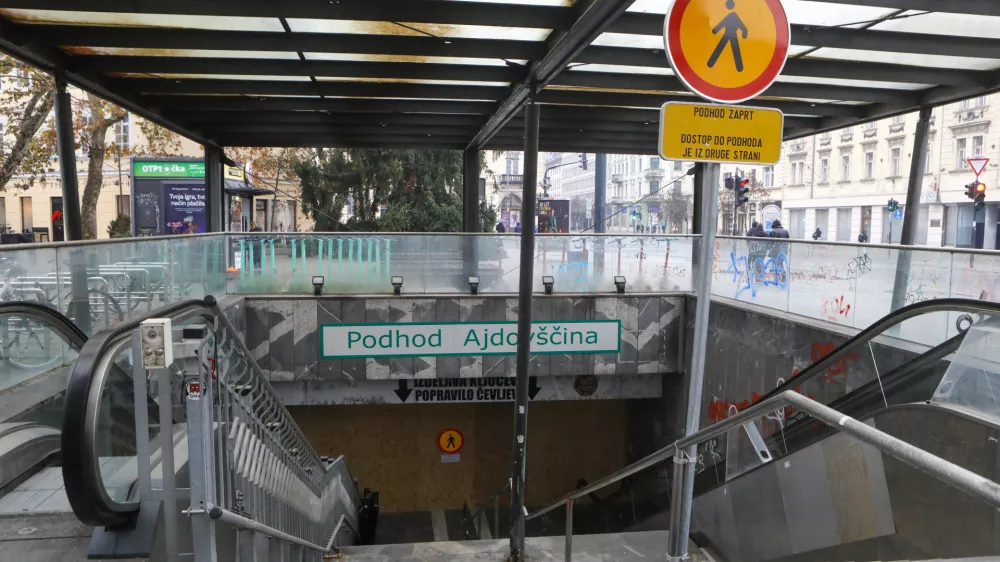 17.12.2025 - Podhod Ajdov&scaron;čina - zapora podhoda - Foto: Luka Cjuha