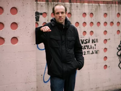 Aljo&scaron;a Kravanja, filozof in mladi raziskovalec na In&scaron;titutu za kriminologijo pri Pravni fakulteti UL, prevajalec Deleuzovega dela Nietzsche in filozofija/FOTO: Bojan Velikonja OPOMBA: ZA OBJAVO V PRILOGI &ndash; DNEVNIKOV OBJEKTIV - INTERVJU 2011