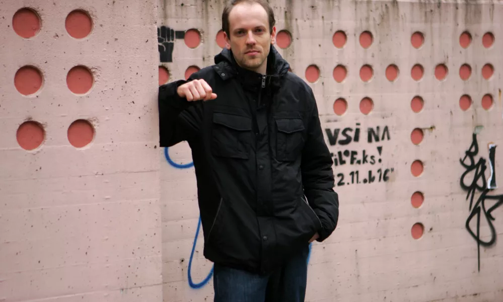 Aljo&scaron;a Kravanja, filozof in mladi raziskovalec na In&scaron;titutu za kriminologijo pri Pravni fakulteti UL, prevajalec Deleuzovega dela Nietzsche in filozofija/FOTO: Bojan Velikonja OPOMBA: ZA OBJAVO V PRILOGI &ndash; DNEVNIKOV OBJEKTIV - INTERVJU 2011