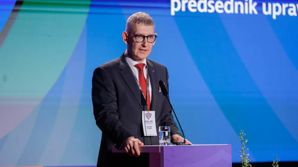 Brdo pri Kranju, Kongresni center Brdo.Nacionalna konferenca Dual-Use Slovenija 2026 o odpornosti, tehnologijah in investicijah dvojne rabe.Predsednik uprave SDH Žiga Debeljak.