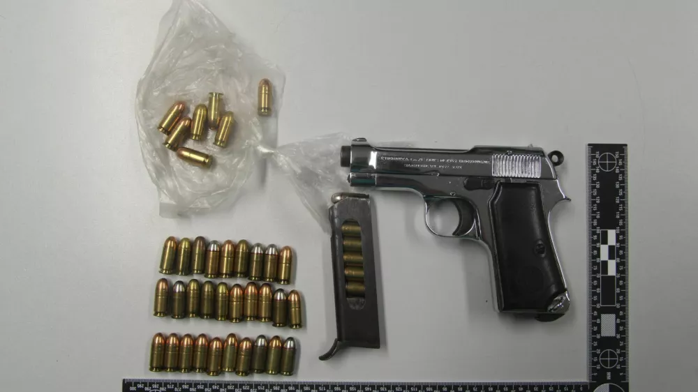 27-letniku so zasegli pi&scaron;tolo Beretta in več nabojev. 