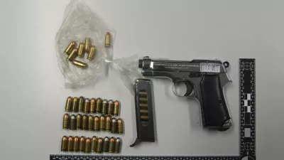 27-letniku so zasegli pištolo Beretta in več nabojev. 
