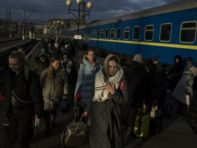 - UKRAJINA - Lviv - Lvov - begunci - železni&scaron;ka postaja - 10.03.2022 - Vojna v Ukrajini - voja&scaron;ka agresija Rusije na Ukrajino &ndash;  //FOTO: Jaka Gasar