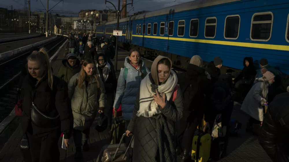 - UKRAJINA - Lviv - Lvov - begunci - železni&scaron;ka postaja - 10.03.2022 - Vojna v Ukrajini - voja&scaron;ka agresija Rusije na Ukrajino &ndash;  //FOTO: Jaka Gasar