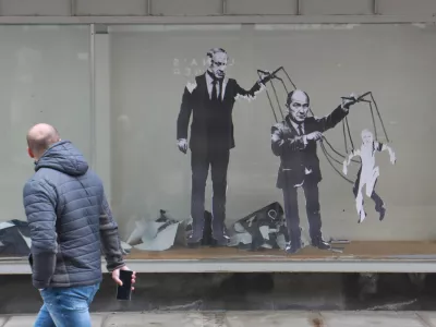 15.04.2026 - simbolična fotografija -Natanjahu, Jan&scaron;a, black cube, grafitFoto: Tomaž Skale