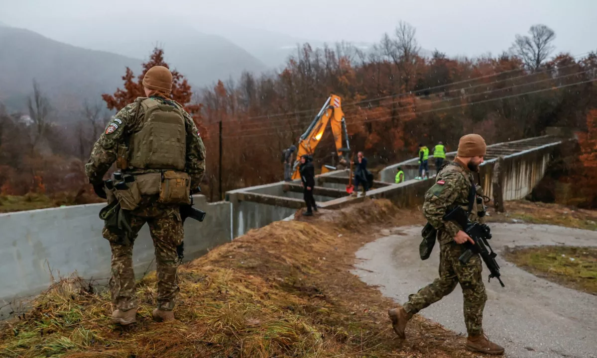 Nato prilagaja misijo na Kosovu: krepitev severa, postopno umikanje iz Mitrovice