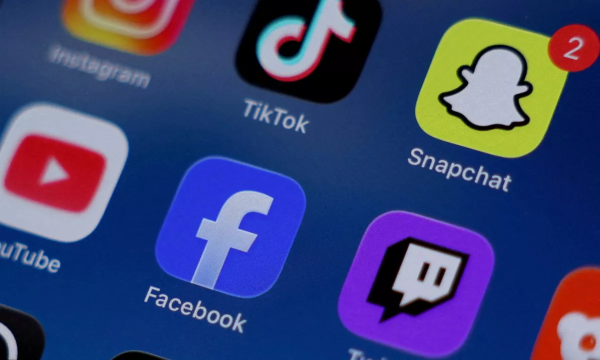 Glasbeni velikani čistijo digitalni smetnjak: youtube, spotify in tiktok brišejo vsebine umetne inteligence