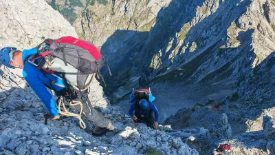 Markacisti Planinskega dru&scaron;tva Jesenice so pot, ki vodi iz Zadnje Trente na Bav&scaron;ki Grintavec. obnovili ob tehnični podpori Planinske zveze Slovenije. Foto: Hasan Felič