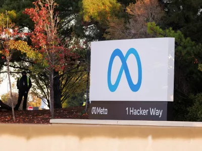 FILE PHOTO: A security guard stands watch by the Meta sign outside the headquarters of Facebook parent company Meta Platforms Inc in Mountain View, California, U.S. November 9, 2022. REUTERS/Peter DaSilva/File Photo