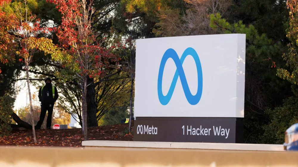 FILE PHOTO: A security guard stands watch by the Meta sign outside the headquarters of Facebook parent company Meta Platforms Inc in Mountain View, California, U.S. November 9, 2022. REUTERS/Peter DaSilva/File Photo
