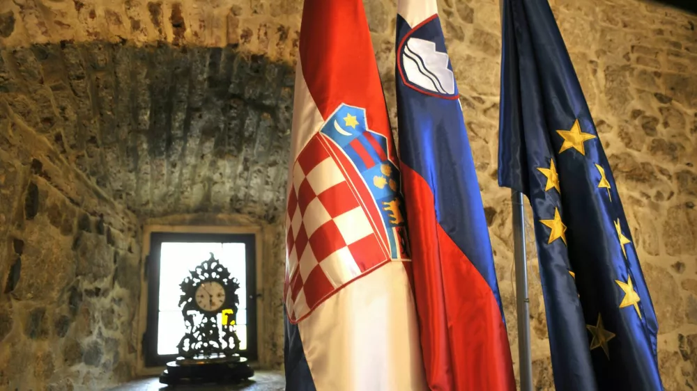 - ilustrativna fotografija Hrvaska,Slovenija,EU,vstop v EU,evropska unija,zastava//FOTO: TOMAZ ZAJELSNIK