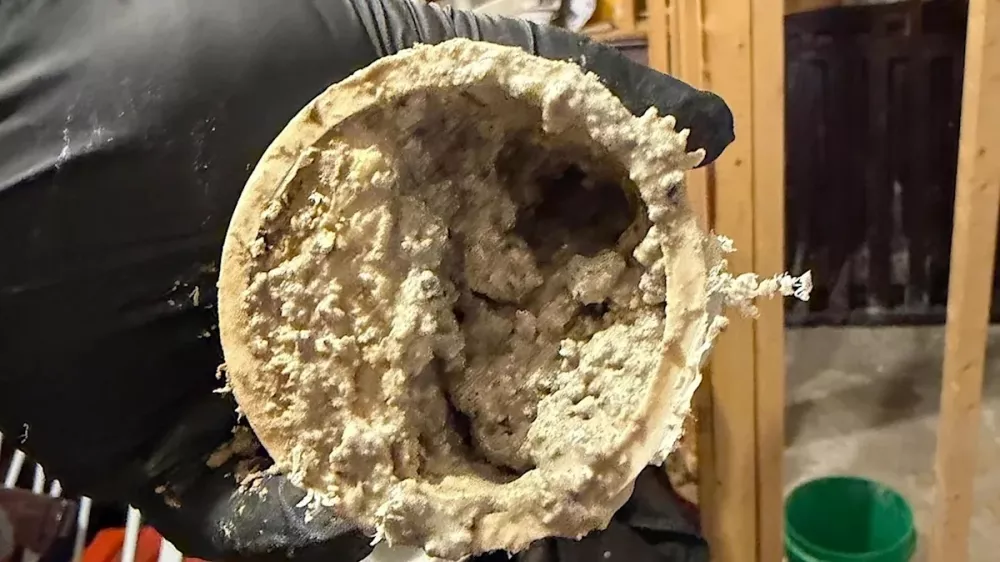 Zama&scaron;ena odtočna cev.