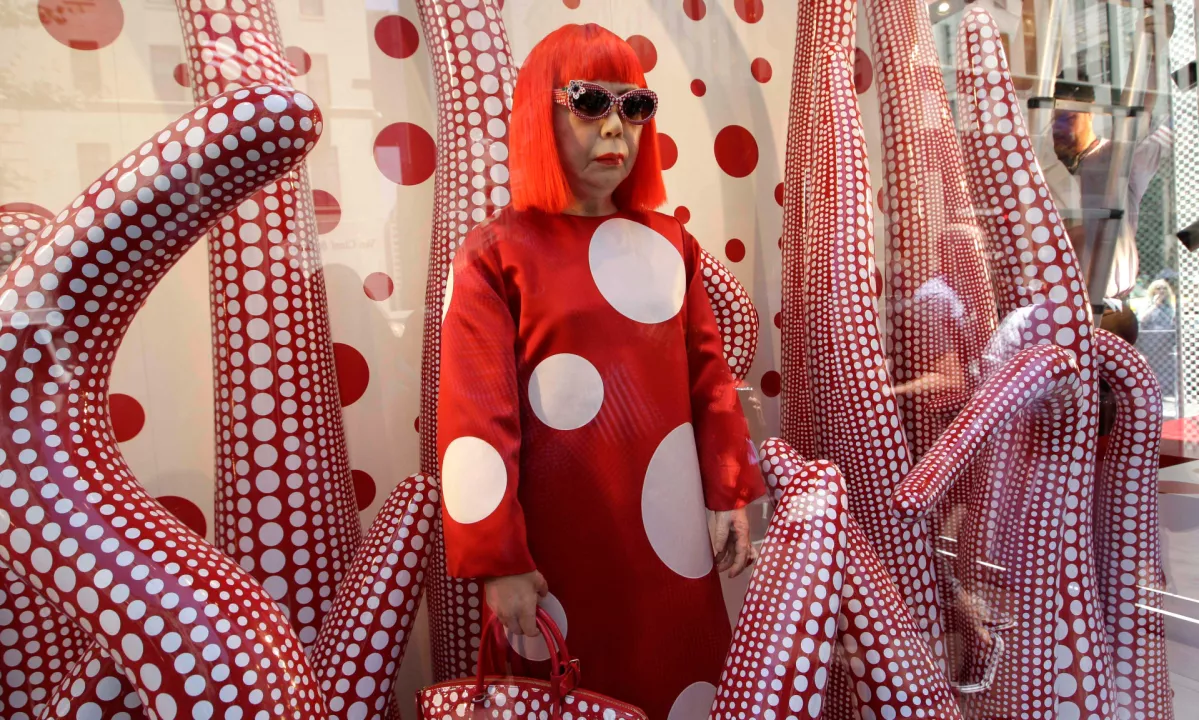 Jajoi Kusama, kraljica pik, se je poslovila