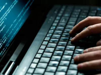 Policija zadnje čase obravnava večje &scaron;tevilo goljufij, ki se začnejo z lažno e-po&scaron;to, sledi klic lažnega bankirja, konča pa se z vdorom v e-banko. F Reuters