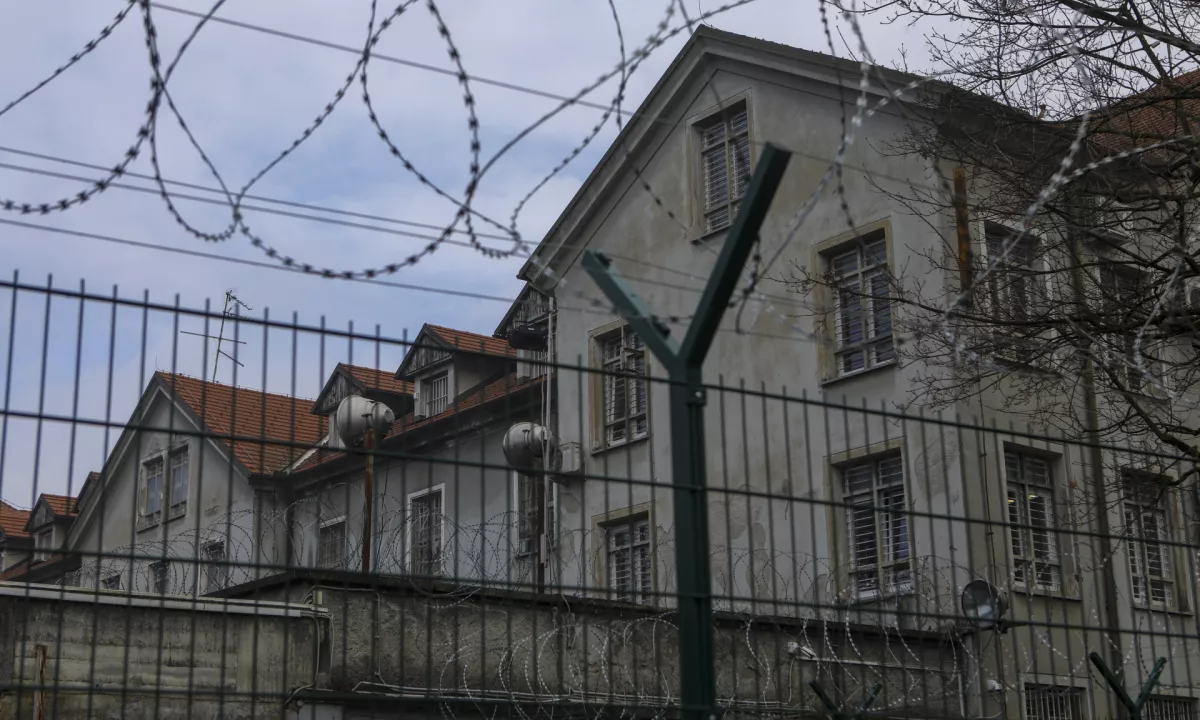 Prva ženska v Srbiji z dosmrtnim zaporom: taščo zabodla kar 120-krat