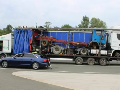 Policisti so pri nadzoru izrednega prevoza odkrili več nepravilnosti. 