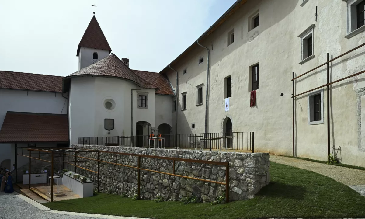 Grad Turjak po osmih desetletjih znova zasijal v vsej svoji lepoti