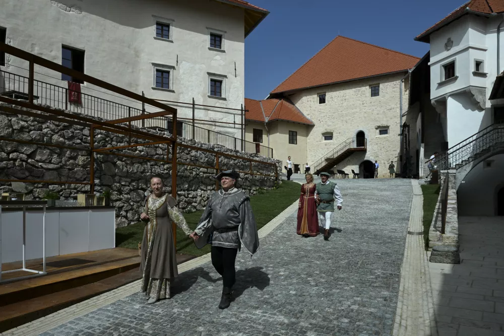 ljubezen simbolična fotografija partner partnerstvo upanje sprehod tradicija27.08.2026 - Odprtje obnovljenega gradu Turjak - grad Turjak Foto: Nik Erik Neubauer