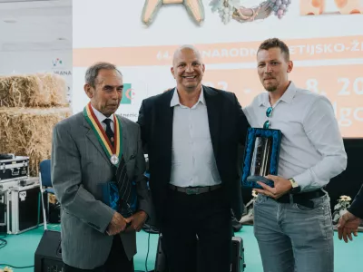Iz leve proti desni: Matija Kociper, glavni enolog kleti leta 1993, Gorazd Bedenčič, direktor kleti Puklavec Family Wines in Luka Radiček, glavni enolog Puklavec Family Wines (Foto: Agencija Damn)