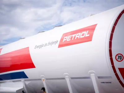 Koper, Sermin.Terminal instalacija Sermin, Petrolovo skladisce naftnih derivatov.Petrolova cisterna.