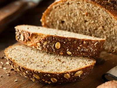 Organic Homemade Whole Wheat Bread Ready to Eat / Foto: Bhofack2