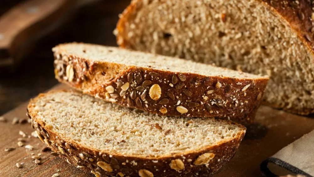Organic Homemade Whole Wheat Bread Ready to Eat / Foto: Bhofack2