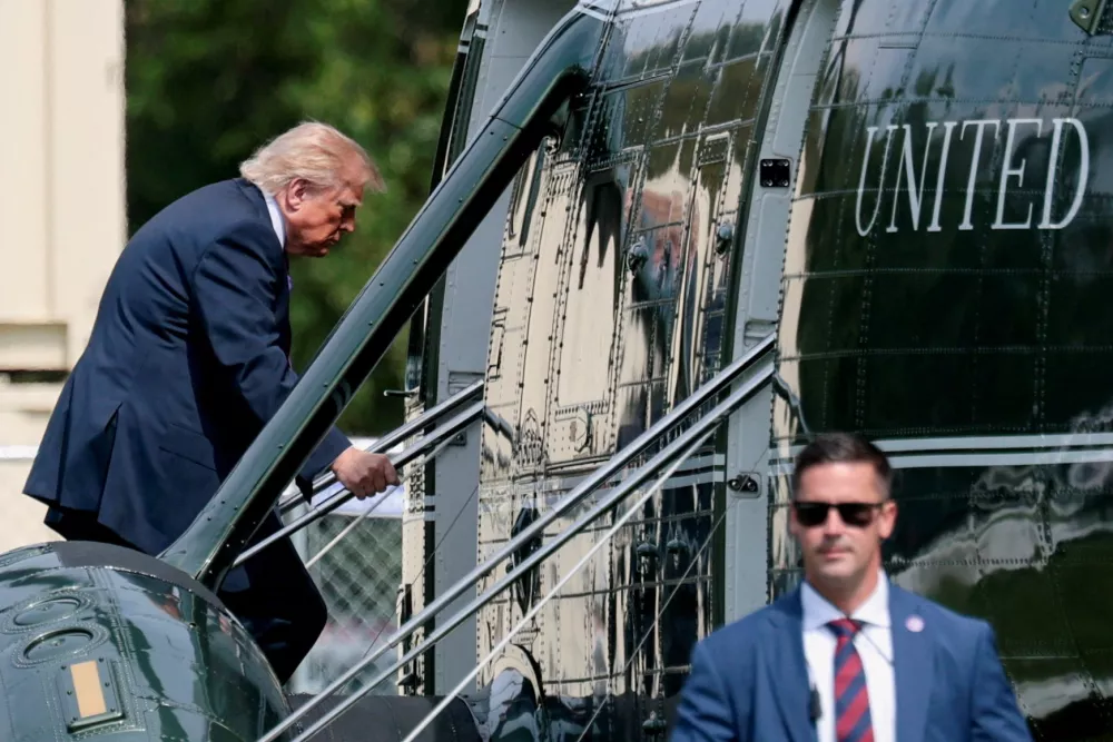 U.S. President Donald Trump boards Marine One, en route to Houston, Texas, on the Ellipse near the White House in Washington, D.C., U.S., August 27, 2026. REUTERS/Evan Vucci