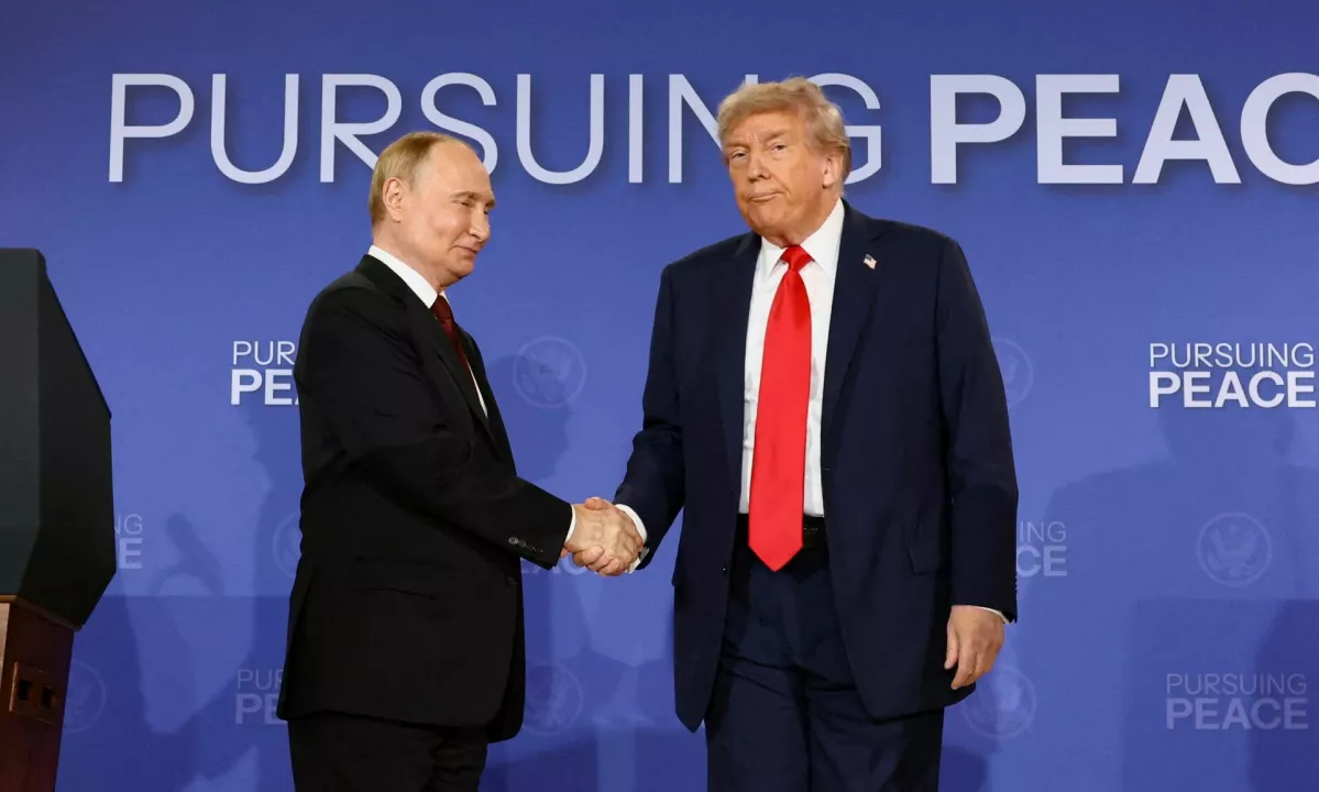 Napetosti brez dialoga: Trump in Putin molčita