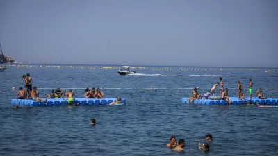 30.7.2026 - Plaža Strunjan - turizem - turistična sezona - kopanje - počitnice -Foto: Luka Cjuha