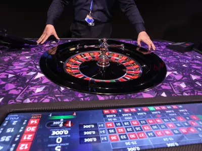 - ruleta - - 08.12.2016 - HIt Casino Perla Nova Gorica - otvoritev nove igralnice Pulse Arena, kjer je možnost igranja različnih priljubljenih iger na eni igralni napravi - igralni&scaron;ko-zabavi&scaron;čni center - igralni&scaron;tvo - igralnica   //FOTO: Luka Cjuha. .