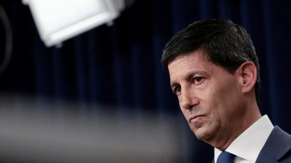 FILE PHOTO: U.S. Federal Reserve Chairman Kevin Warsh holds a press conference following a two-day meeting of the Federal Open Market Committee (FOMC), as the Federal Reserve holds interest rates steady, at the Federal Reserve, in Washington, D.C., U.S. July 29, 2026. REUTERS/Evelyn Hockstein/File Photo