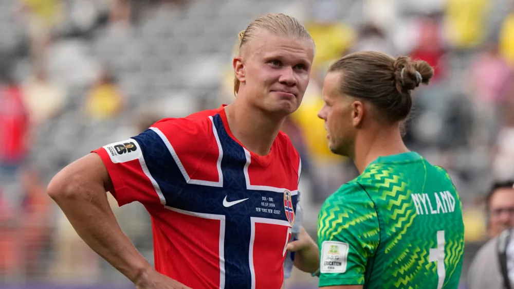 Norway's Erling Haaland (9) and Norway goalkeeper Oerjan Nyland (1) celebrate after the World Cup round of 16 soccer match between Brazil and Norway in East Rutherford, N.J., near New York, Sunday, July 5, 2026. (AP Photo/Frank Franklin II)
