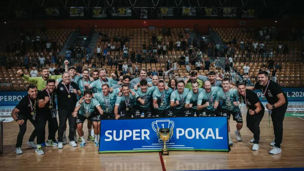 Rokometa&scaron;i Trima Trebnje so se po rokometni loteriji razveselili prve lovorike v sezoni. Foto: RK Trimo Trebnje
