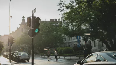 Danes si utegneta sonce in dež podajati roke.