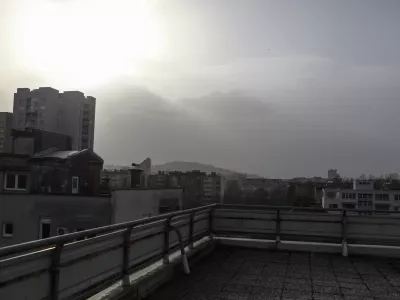 - 27.03.2020 -Onesnažena Ljubljana - Evropo zajel saharski prah, mejne vrednost PM10 - zeelo visoka onesnaženost zraka s saharskih prahom nad Slovenijo. FOTO: Luka Cjuha / Foto: Luka Cjuha