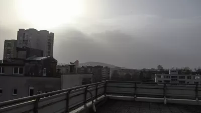 - 27.03.2020 -Onesnažena Ljubljana - Evropo zajel saharski prah, mejne vrednost PM10 - zeelo visoka onesnaženost zraka s saharskih prahom nad Slovenijo. FOTO: Luka Cjuha / Foto: Luka Cjuha