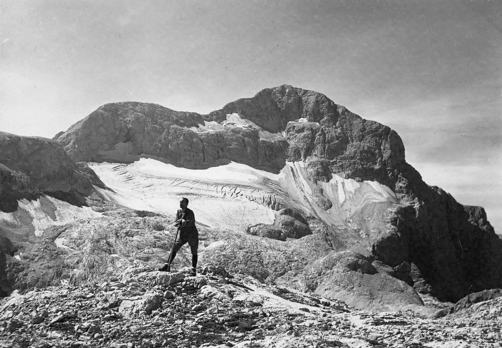 Mojstrana.Triglavski ledenik pred stoletjem - v 20. letih 20. stoletja. Foto: Arhiv Slovenskega planinskega muzeja / Foto: 