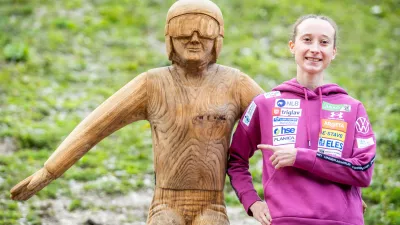 Ratece, Nordijski center Planica.Odkritje kipa Nike Prevc, najboljse slovenske smucarske skakalke in aktualne svetovne rekorderke, ki je potekalo v okviru dogodka Lasko Gremo v hribe.