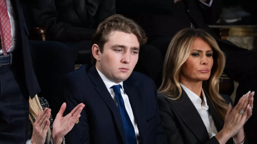 Barron Trump in njegova mama Melania februarja letos med očetovim govorom. / Foto: Reuters/sipa
