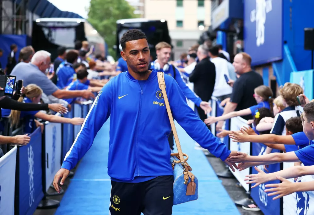 Soccer Football - Carabao Cup - Second Round - Chelsea v Luton Town - Stamford Bridge, London, Britain - August 27, 2026 Chelsea's Morgan Rogers arrives at the stadium before the match Action Images via Reuters/Peter Cziborra EDITORIAL USE ONLY. NO USE WITH UNAUTHORIZED AUDIO, VIDEO, DATA, FIXTURE LISTS, CLUB/LEAGUE LOGOS OR 'LIVE' SERVICES. ONLINE IN-MATCH USE LIMITED TO 120 IMAGES, NO VIDEO EMULATION. NO USE IN BETTING, GAMES OR SINGLE CLUB/LEAGUE/PLAYER PUBLICATIONS. PLEASE CONTACT YOUR ACCOUNT REPRESENTATIVE FOR FURTHER DETAILS..