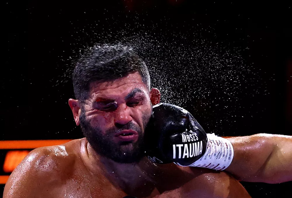 Boxing - Moses Itauma v Filip Hrgovic - IBF World Heavyweight Title - O2 Arena, London, Britain - August 29, 2026 Filip Hrgovic receives a punch from Moses Itauma during their fight Action Images via Reuters/Peter Cziborra   TPX IMAGES OF THE DAY