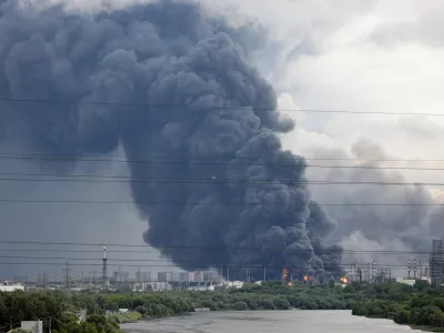 Thick plumes of smoke with flames rise from an oil refinery following a Ukrainian drone attack in the course of Russia-Ukraine conflict, in Moscow, Russia, June 18, 2026, in this picture obtained from social media. SOCIAL MEDIA/via REUTERS THIS IMAGE HAS BEEN SUPPLIED BY A THIRD PARTY.