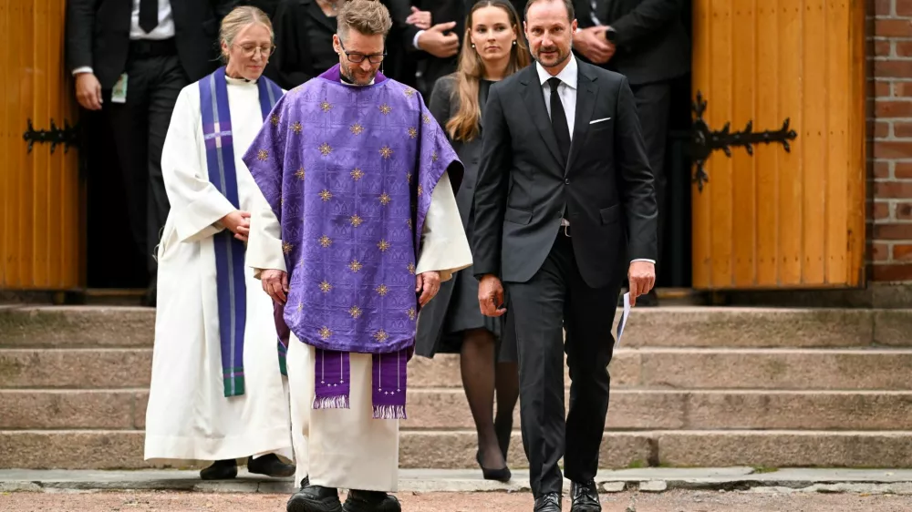 Norway's King Haakon, Crown Princess Ingrid Alexandra walk with priests Ida Buen Hanevold and Oyvind Stabrun after attending a memorial service for the late King Harald, in Asker, Norway, August 30, 2026. REUTERS/Dylan Martinez