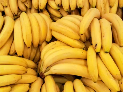 Fresh bananas background / Foto: Alexis84