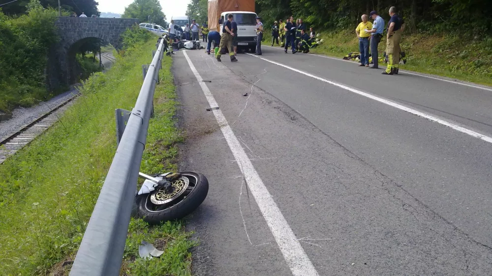 nesreča motorista pri Velikih La&scaron;čah