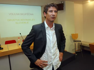 dosedanji predsednik DNS Grega Repovž - Volilna skup&scaron;čina DNS - Dru&scaron;tvo novinarjev Slovenije, na kateri so poleg organov dru&scaron;tva volili tudi novega predsednika.   //FOTO: Luka Cjuha