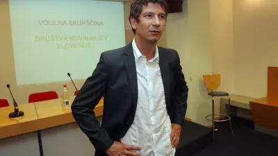 dosedanji predsednik DNS Grega Repovž - Volilna skup&scaron;čina DNS - Dru&scaron;tvo novinarjev Slovenije, na kateri so poleg organov dru&scaron;tva volili tudi novega predsednika.   //FOTO: Luka Cjuha